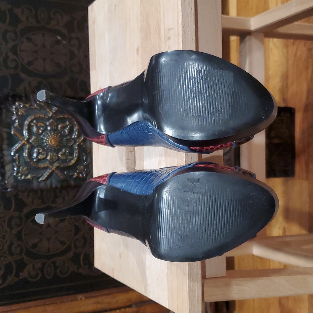 Elegant Blue and Red Peep-Toe Heels - Picture 6 of 6